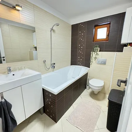 Tettyeapartman * Pécs