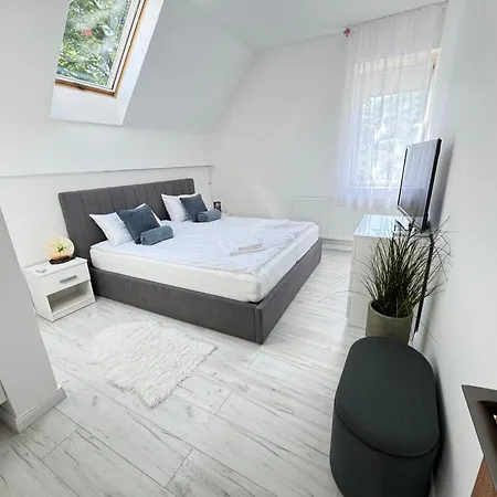 Tettyeapartman * Pécs